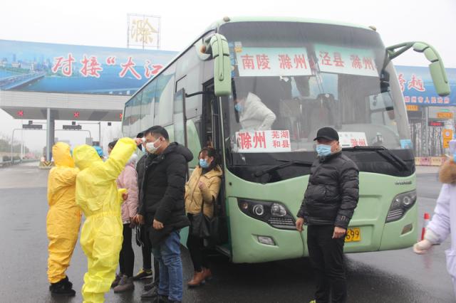 所轄收費站、服務區配合當地政府設立衛生檢疫站點，全力配合做好疫情檢疫工作。_調整大小.JPG